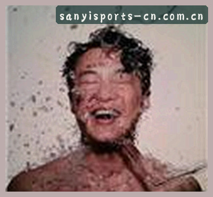 李伟